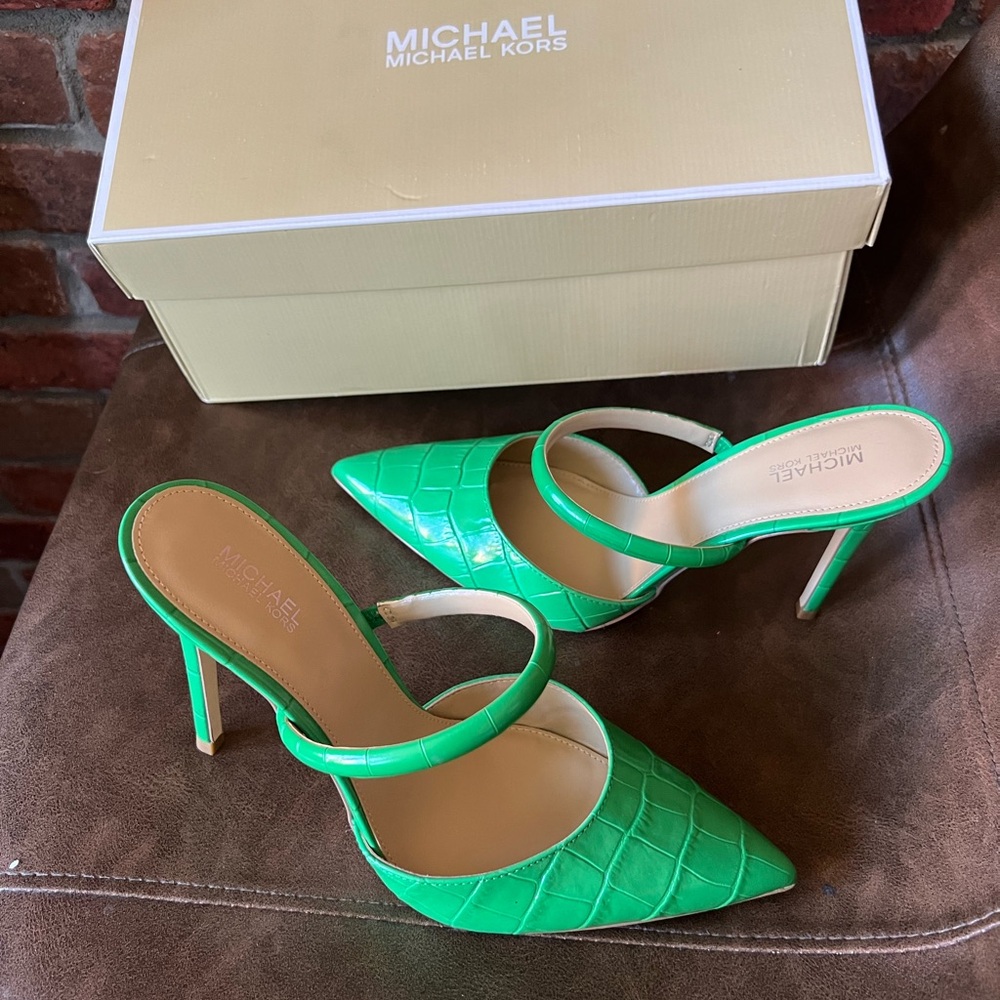 Michael Kors heels green. New in boxe. Never worn. Size  8.